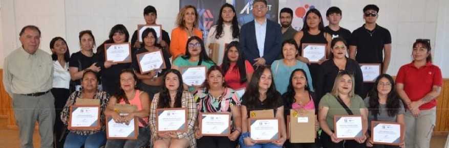 /pucobre-fortalece-la-empleabilidad-certificando-a-estudiantes-nocturnos-y