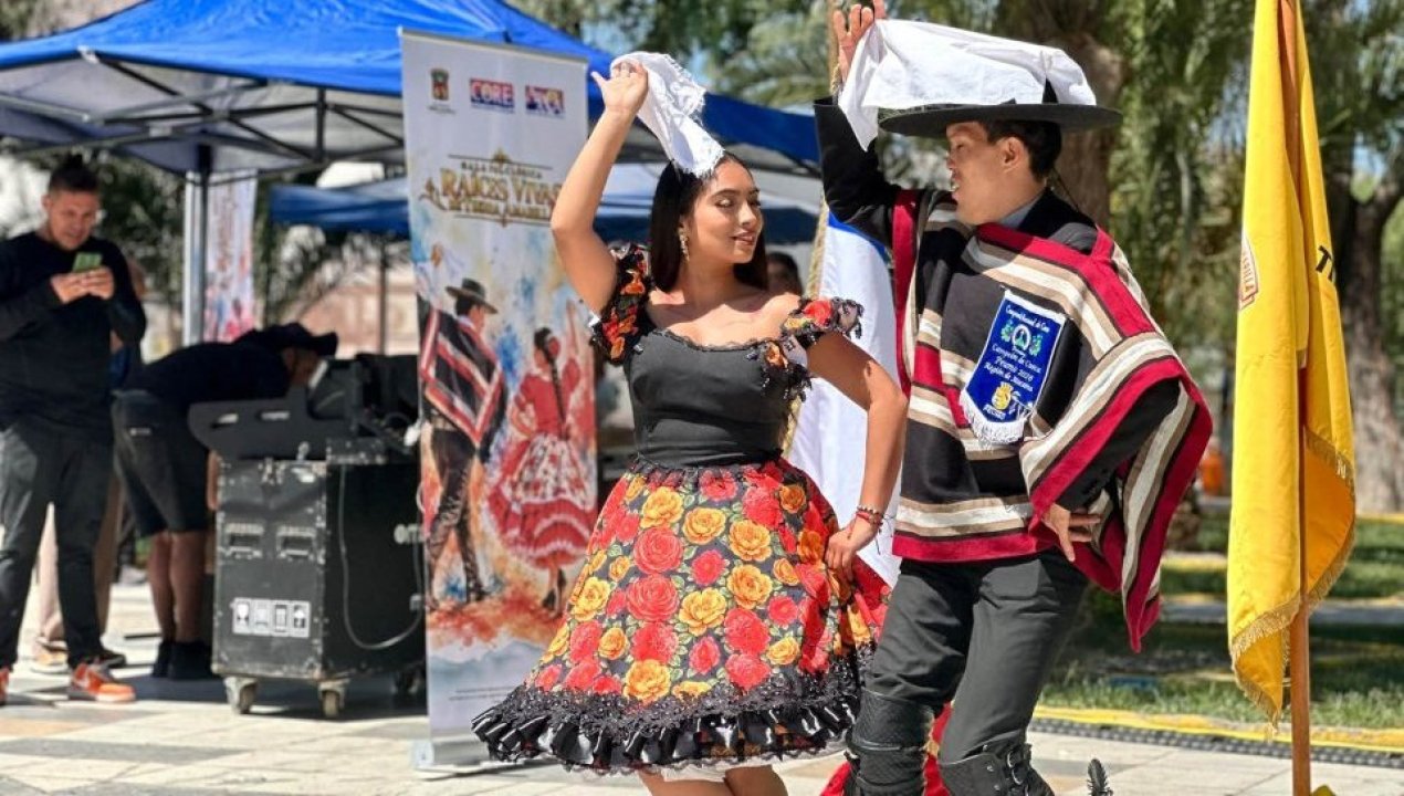 /tierra-amarilla-celebra-sus-tradiciones-con-la-gala-folclorica-raices