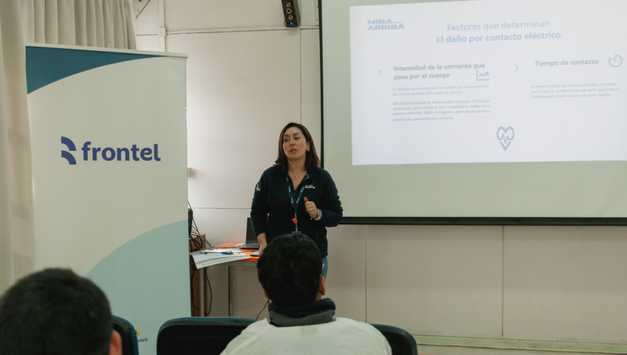 /estudiantes-participan-en-capacitacion-de-seguridad-electrica