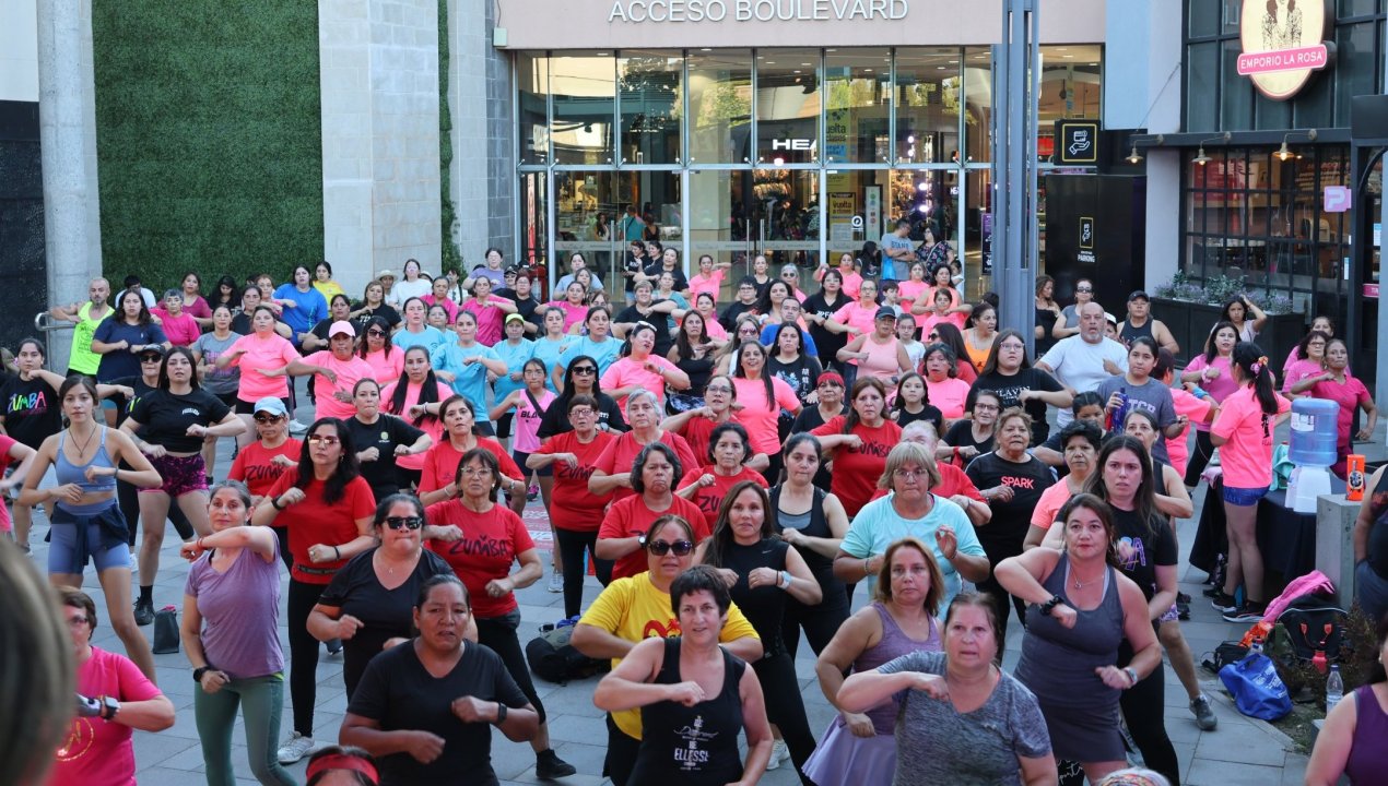 /curico-cierra-talleres-de-verano-con-zumba-masiva