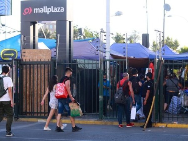 Madre acusa exceso de fuerza de guardias tras muerte de hijo con esquizofrenia en Mall Plaza Vespucio