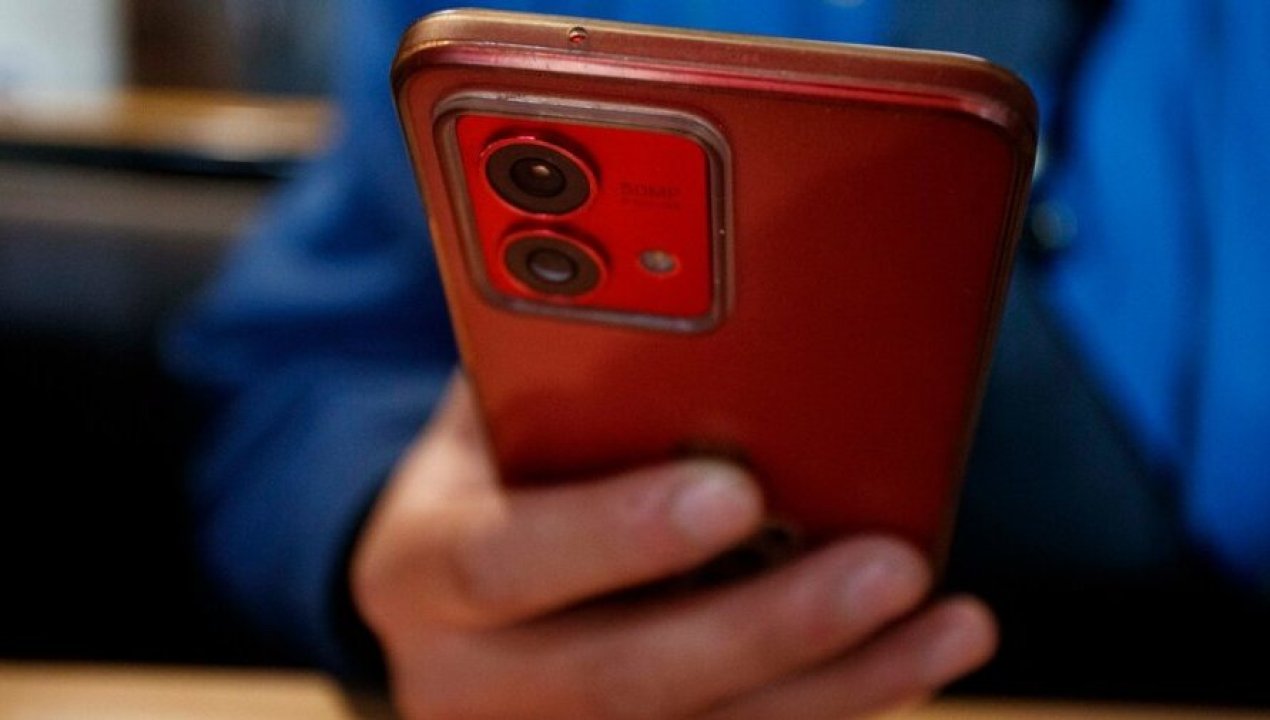 /actualidad/adios-a-los-celulares-en-clases-el-senado-discutira-proyecto-que-los