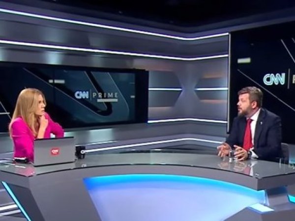 Gobierno actual no ejecutaría desalojo en San Antonio y Kaiser afirma que Kast lo resolvería en una semana