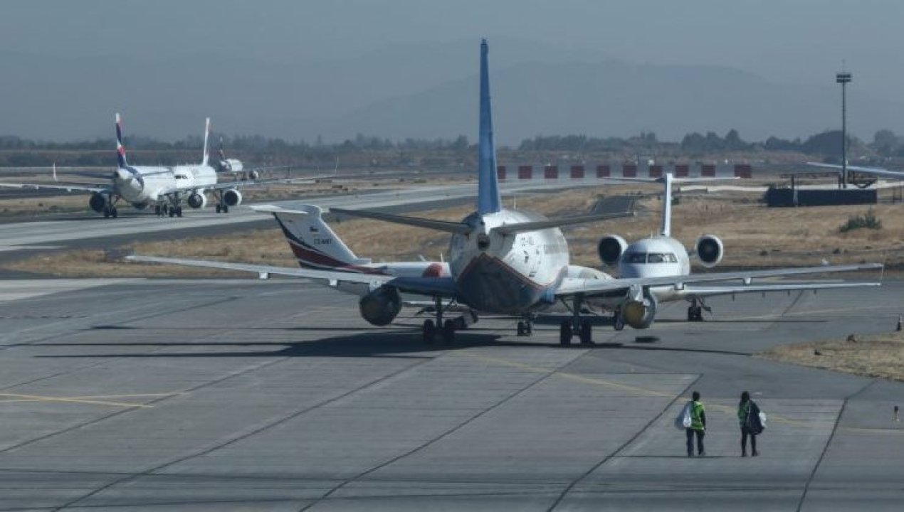 /actualidad/aeropuerto-de-santiago-enfrenta-verano-2026-con-desafios-pese-a-liderazgo