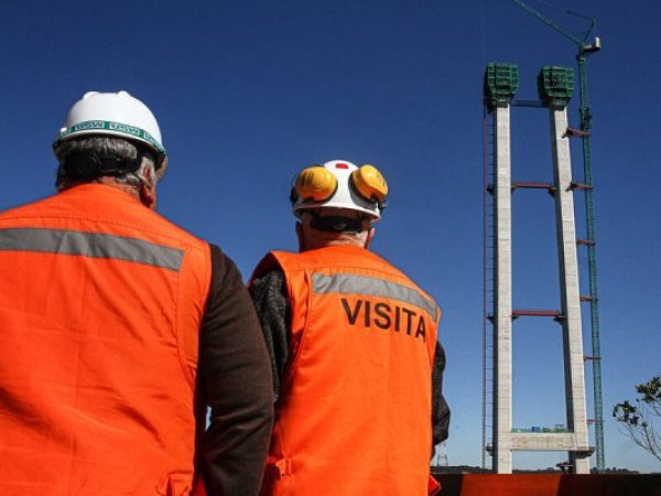 Investigan la muerte de un trabajador coreano en obras del Puente Chacao