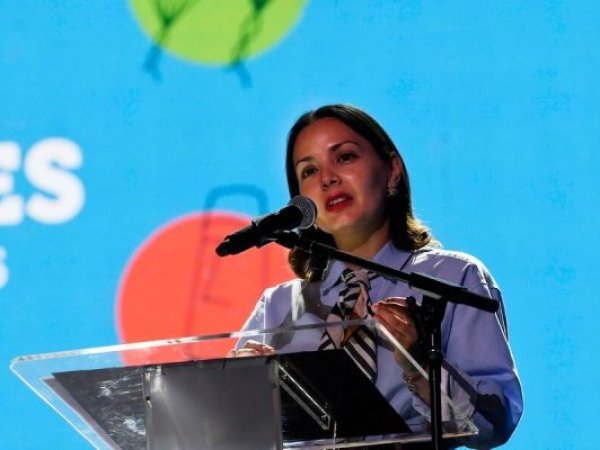 Parlamentarios de oposición piden la renuncia de ministra de las Culturas por financiamiento a polémico festival