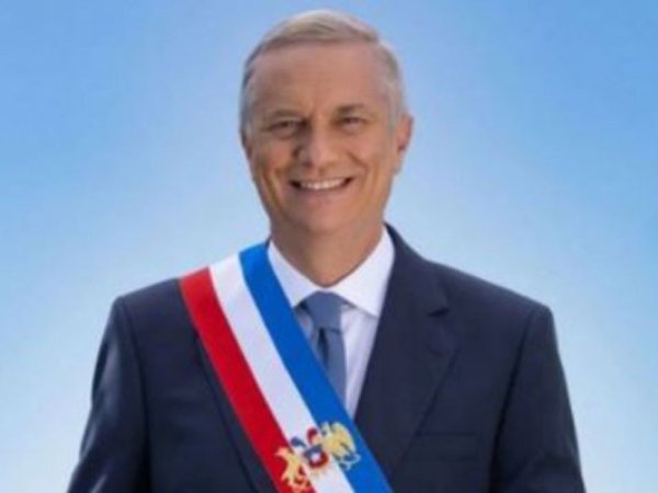 Futura ministra vocera defiende retrato oficial de Kast por uso del escudo