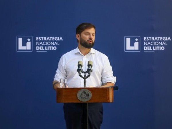 Presidente Boric sostiene que cable submarino “está en evaluación” y que decisión final recaerá en próximo gobierno