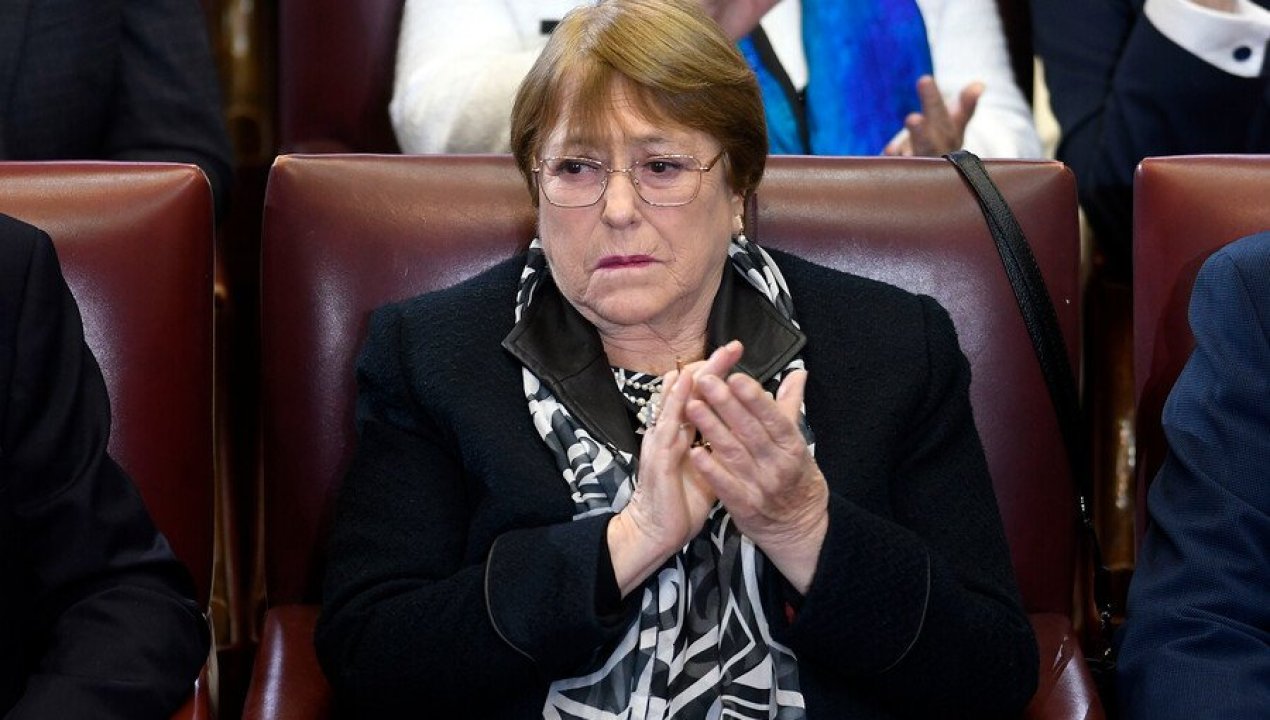 /actualidad/ausencia-de-bachelet-en-el-cambio-de-mando-reabre-debate-sobre-su