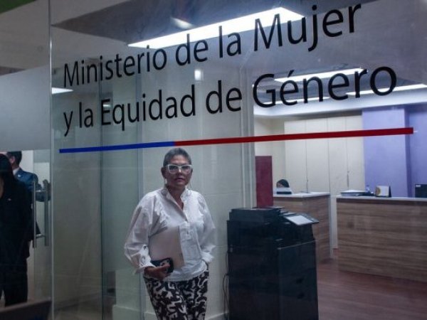 Gobierno mantendrá salida de directora del SernamEG tras su licencia médica