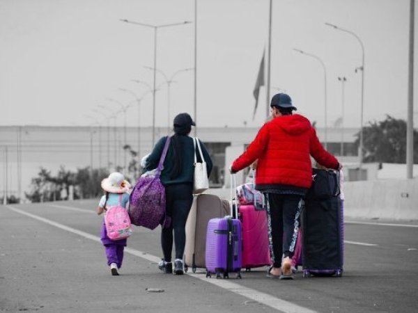 Gobierno y oposición chocan por expulsiones de migrantes irregulares