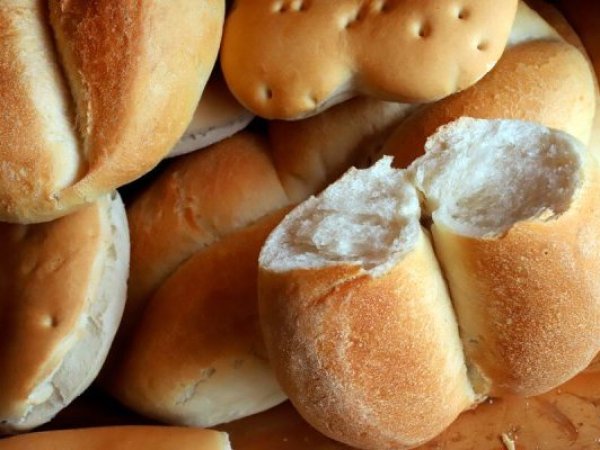 Industria panadera llama a la calma ante eventual alza en el precio del pan