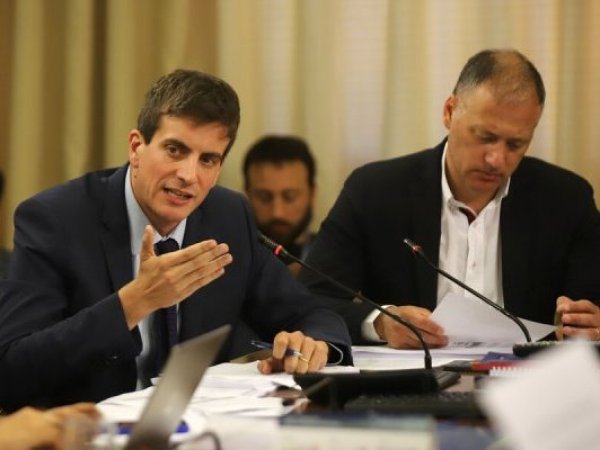 Desmarque de Schalper complica acusación constitucional contra Nicolás Grau
