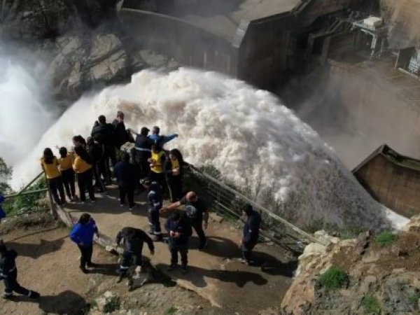 [Video] La imponente apertura de compuertas del Embalse Central Rapel