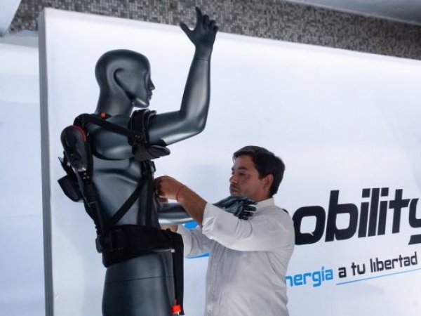 China acelera el paso a los robots humanoides al trabajo real