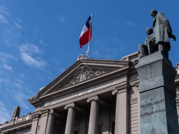 Corte Suprema remueve a 11 jueces por irse de vacaciones con licencia medica