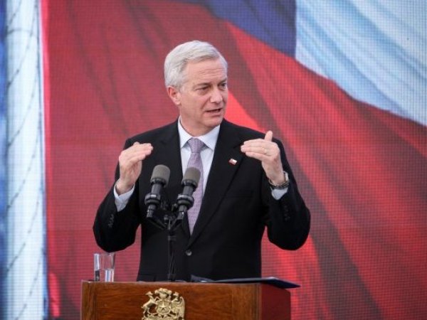 Presidente Kast reconoce error pero ratifica a Rabat como ministro de justicia